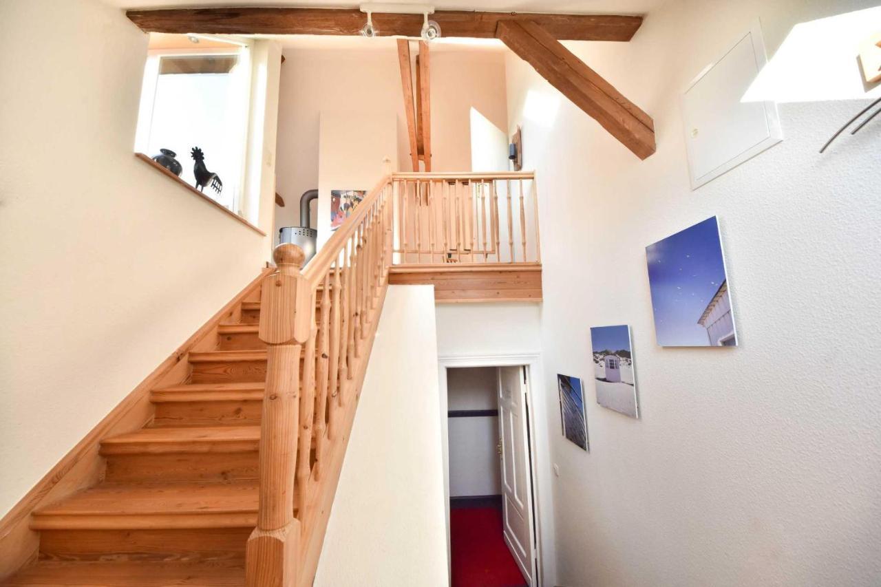 Apartment Emmy 9